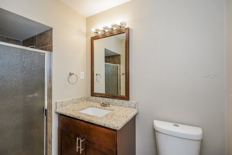 1,990/Mo, 1950 Shelman Trl Fort Worth, TX 76112 Main Bathroom View