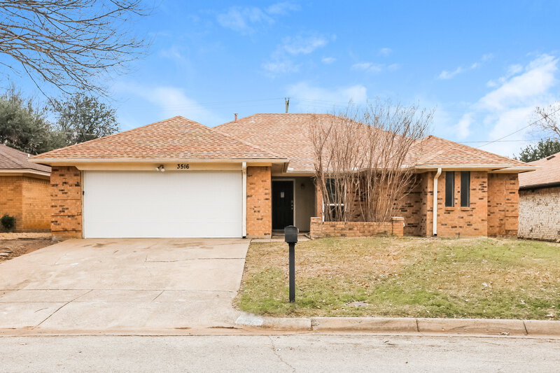 2,230/Mo, 3516 Wedgworth Rd S Fort Worth, TX 76133 External View