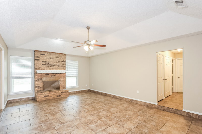 2,230/Mo, 3516 Wedgworth Rd S Fort Worth, TX 76133 Living Room View