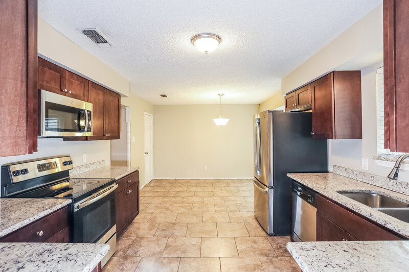 2,230/Mo, 3516 Wedgworth Rd S Fort Worth, TX 76133 Kitchen View 2