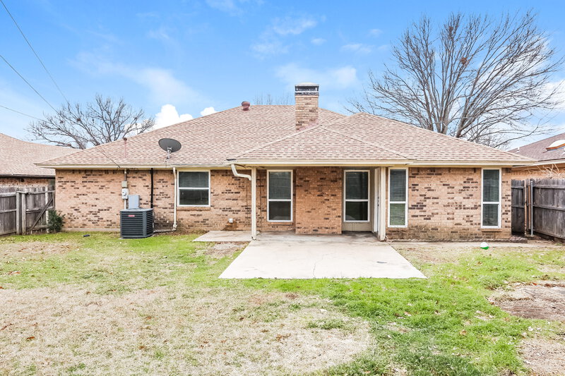 2,230/Mo, 3516 Wedgworth Rd S Fort Worth, TX 76133 Rear View