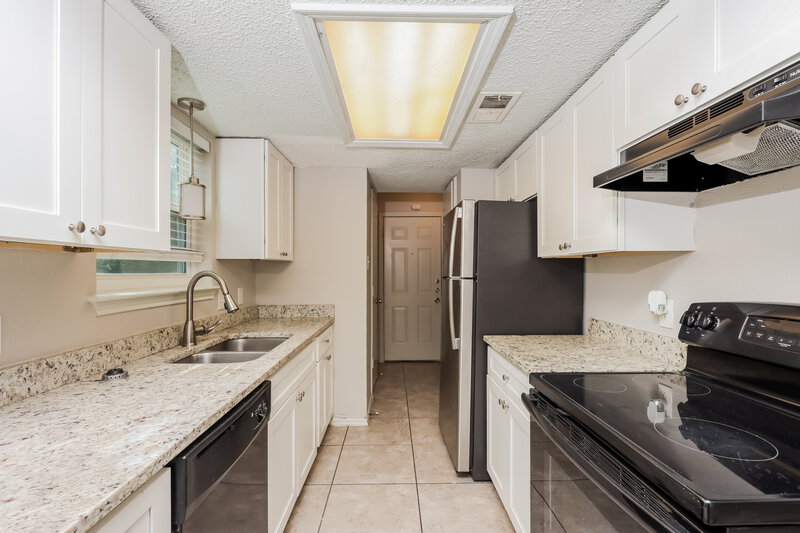 1,905/Mo, 6564 Westridge Dr Watauga, TX 76148 Kitchen View