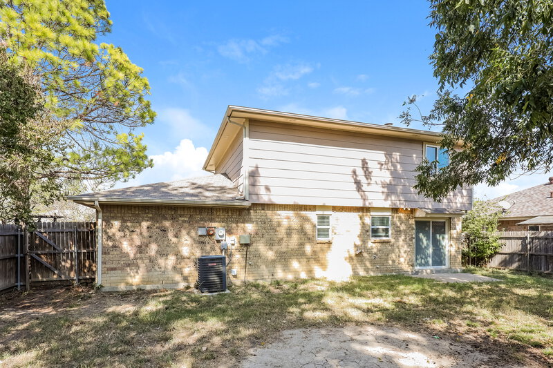 1,905/Mo, 6564 Westridge Dr Watauga, TX 76148 Rear View