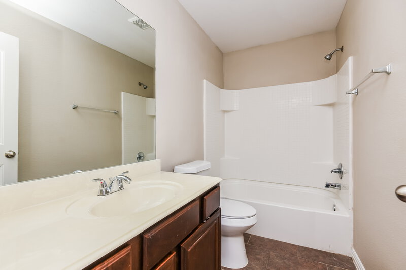 1,985/Mo, 2440 Echo Point Dr Fort Worth, TX 76123 Bathroom View