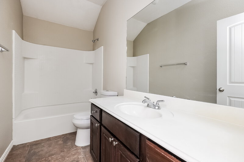 2,075/Mo, 7689 Hollow Point Dr Fort Worth, TX 76123 Bathroom View 2