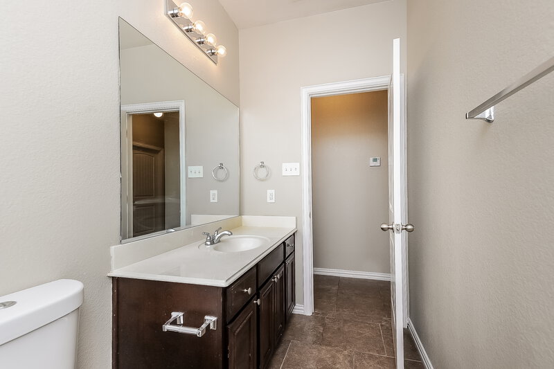 2,075/Mo, 7689 Hollow Point Dr Fort Worth, TX 76123 Bathroom View 3