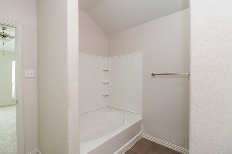 1,950/Mo, 7648 Hollow Point Dr Fort Worth, TX 76123 Main Bathroom View