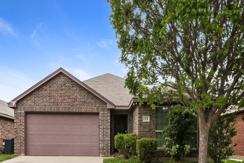 1,895/Mo, 7616 Rainbow Creek Dr Fort Worth, TX 76123 External View