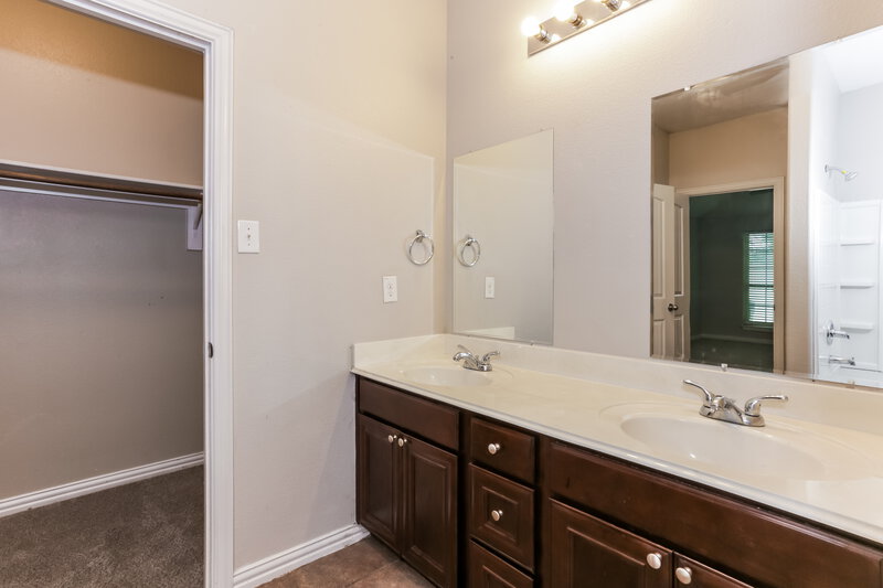 1,895/Mo, 7616 Rainbow Creek Dr Fort Worth, TX 76123 Bathroom View
