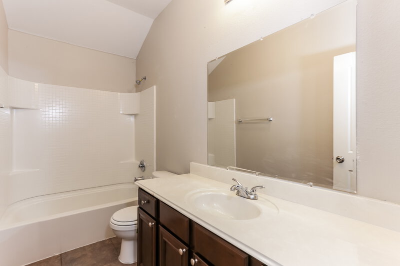 1,895/Mo, 7616 Rainbow Creek Dr Fort Worth, TX 76123 Bathroom View 2