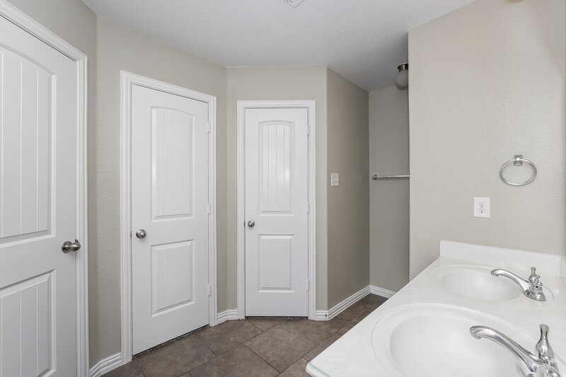 1,695/Mo, 7609 Rainbow Creek Dr Fort Worth, TX 76123 Main Bathroom View