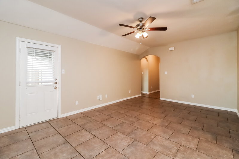 2,040/Mo, 7661 Rainbow Creek Dr Fort Worth, TX 76123 Living Room View 2
