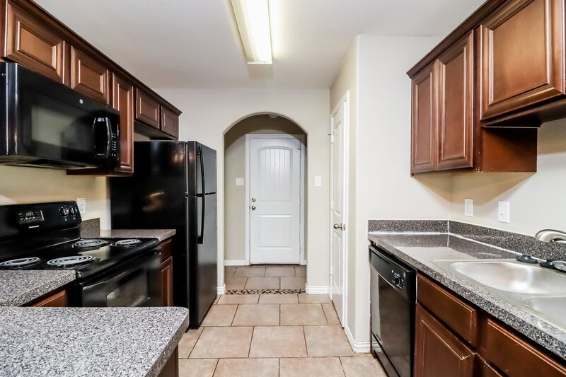 2,040/Mo, 7661 Rainbow Creek Dr Fort Worth, TX 76123 Kitchen View