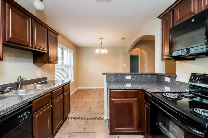 2,040/Mo, 7661 Rainbow Creek Dr Fort Worth, TX 76123 Kitchen View 2