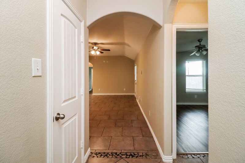 2,040/Mo, 7661 Rainbow Creek Dr Fort Worth, TX 76123 Hallway View