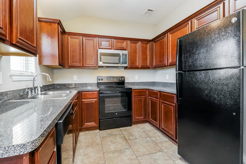 1,875/Mo, 7608 Hollow Forest Dr Fort Worth, TX 76123 Kitchen View