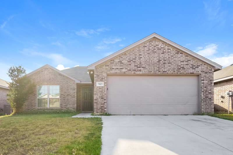 2,035/Mo, 7621 Hollow Forest Dr Fort Worth, TX 76123 External View