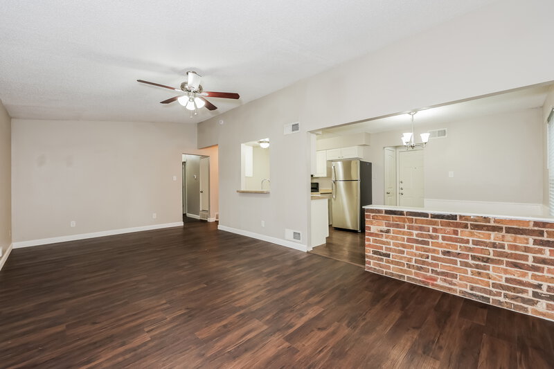 1,850/Mo, 629 Dawn Dr Garland, TX 75040 Living Room View 2