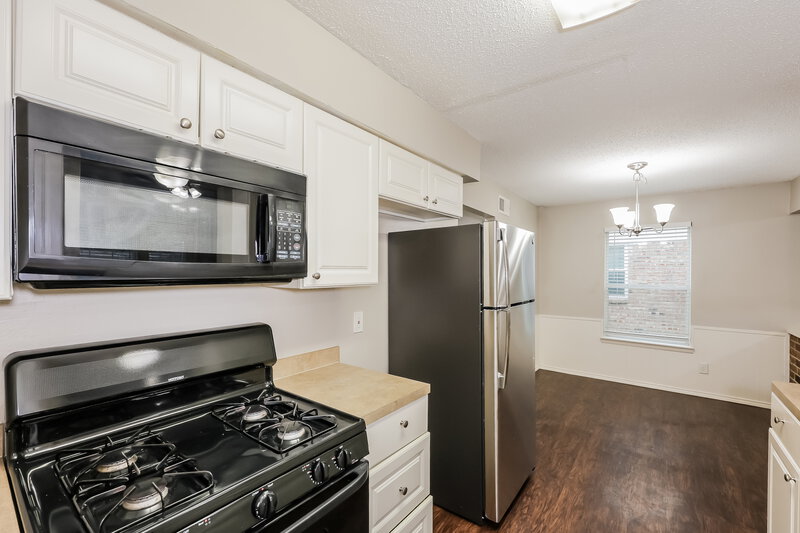 1,850/Mo, 629 Dawn Dr Garland, TX 75040 Kitchen View