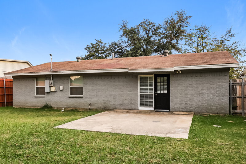 1,850/Mo, 629 Dawn Dr Garland, TX 75040 Rear View