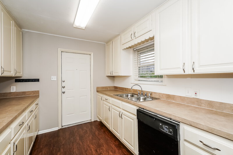 1,740/Mo, 6420 Valley Ridge Dr Fort Worth, TX 76140 Kitchen View 2