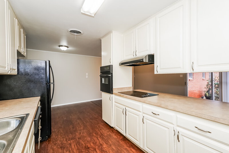 1,740/Mo, 6420 Valley Ridge Dr Fort Worth, TX 76140 Kitchen View 3