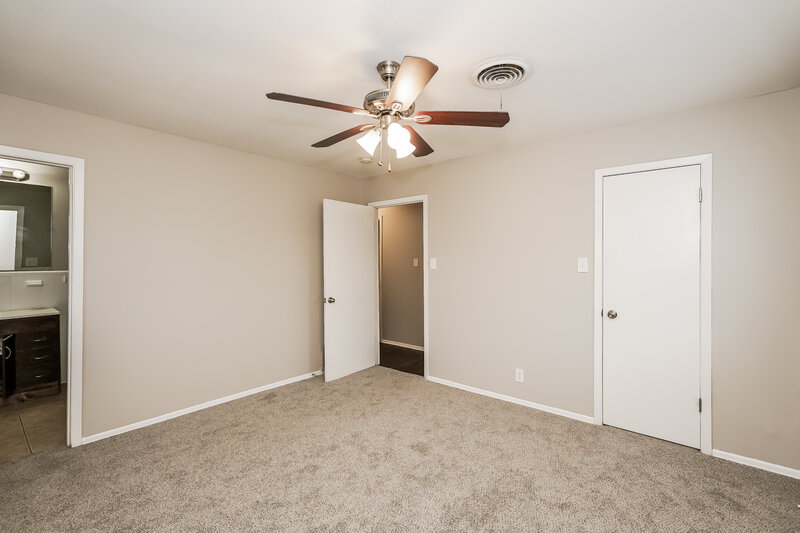 1,740/Mo, 6420 Valley Ridge Dr Fort Worth, TX 76140 Main Bedroom View 2