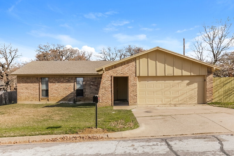 2,095/Mo, 2727 Lucas Dr Arlington, TX 76015 External View