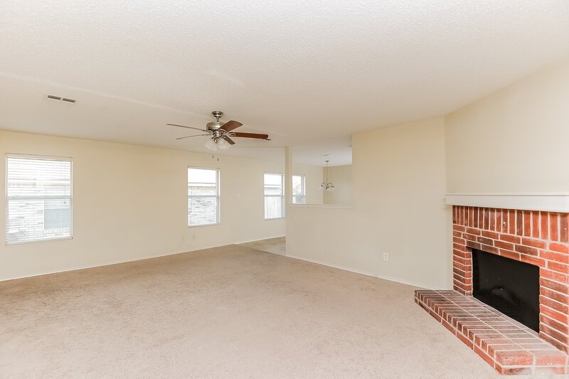 1,985/Mo, 508 Nuffield Ln Fort Worth, TX 76036 Living Room View 4