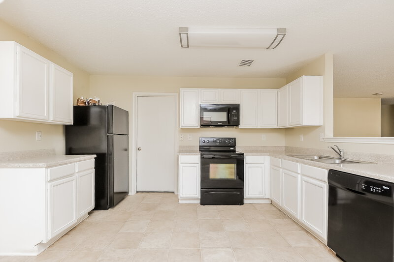 1,985/Mo, 508 Nuffield Ln Fort Worth, TX 76036 Kitchen View 2