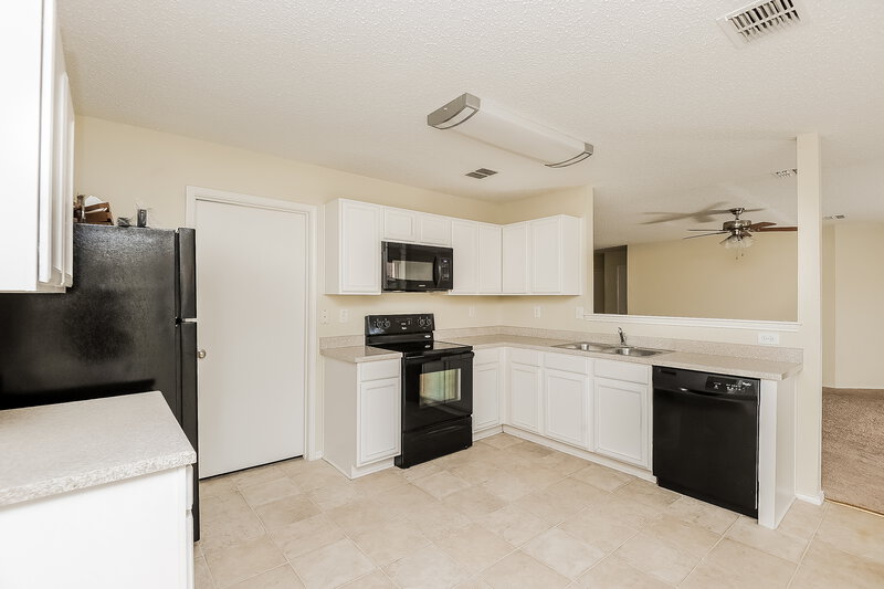 1,985/Mo, 508 Nuffield Ln Fort Worth, TX 76036 Kitchen View 3