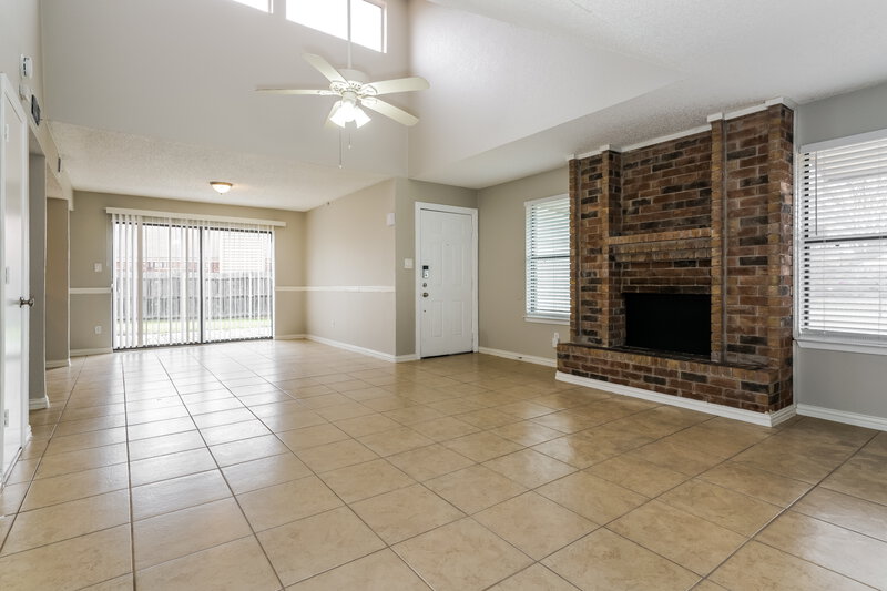 1,885/Mo, 4619 Timber Run Drive Arlington, TX 76001 Living Room View 2