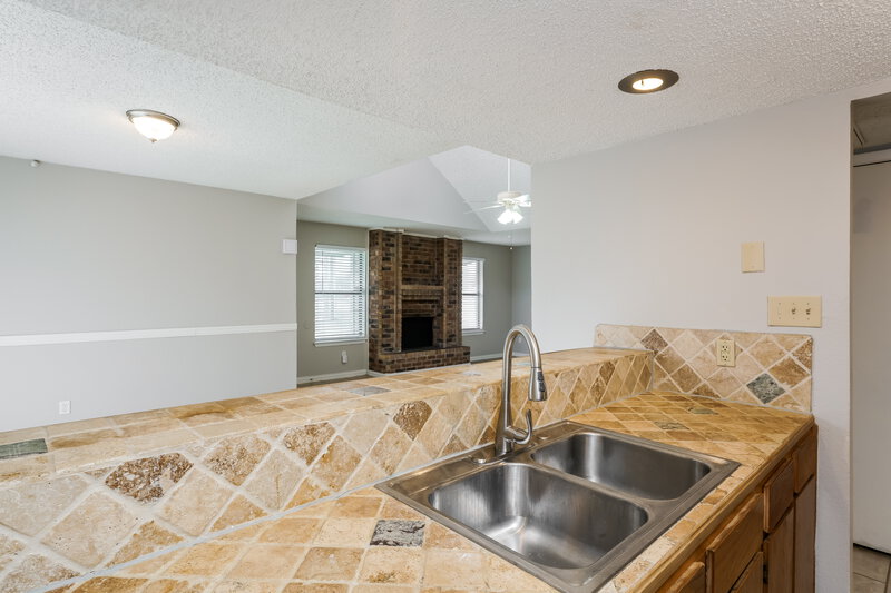 1,885/Mo, 4619 Timber Run Drive Arlington, TX 76001 Kitchen View