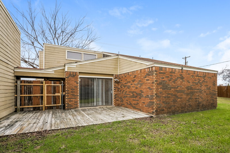 1,885/Mo, 4619 Timber Run Drive Arlington, TX 76001 Rear View