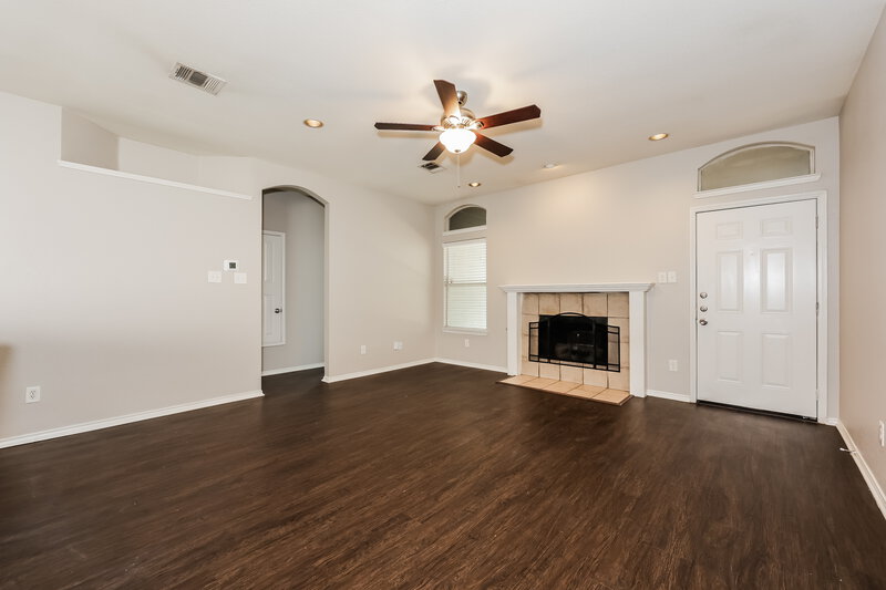 2,295/Mo, 2808 Earle Dr Grand Prairie, TX 75052 Living Room View
