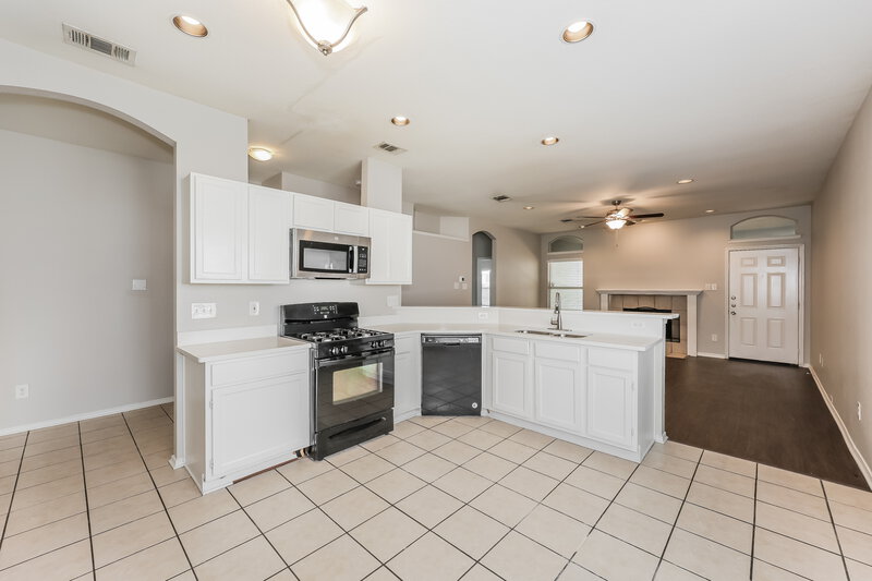 2,295/Mo, 2808 Earle Dr Grand Prairie, TX 75052 Kitchen View