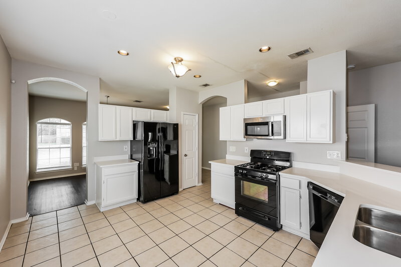 2,295/Mo, 2808 Earle Dr Grand Prairie, TX 75052 Kitchen View 2