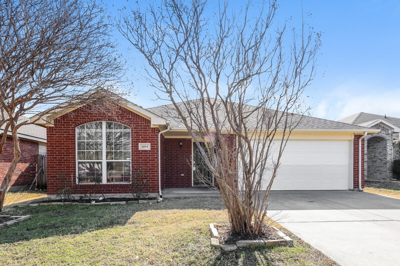 2,140/Mo, 1011 Caliente Dr Grand Prairie, TX 75052 External View