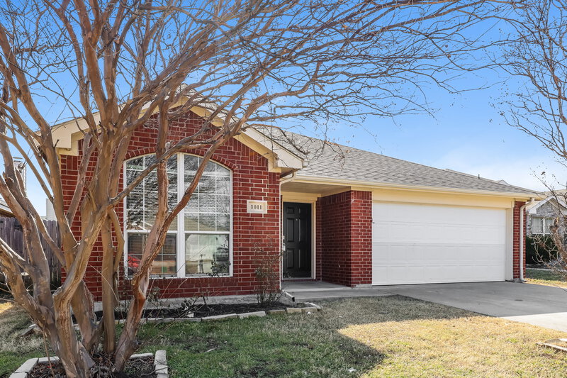 2,140/Mo, 1011 Caliente Dr Grand Prairie, TX 75052 Front View