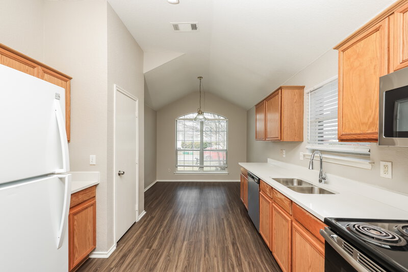 2,140/Mo, 1011 Caliente Dr Grand Prairie, TX 75052 Kitchen View