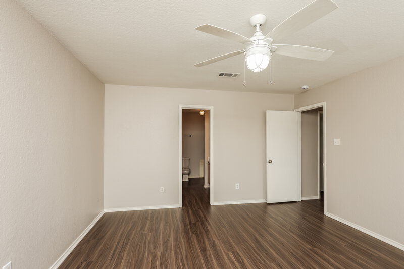 2,140/Mo, 1011 Caliente Dr Grand Prairie, TX 75052 Main Bedroom View 2