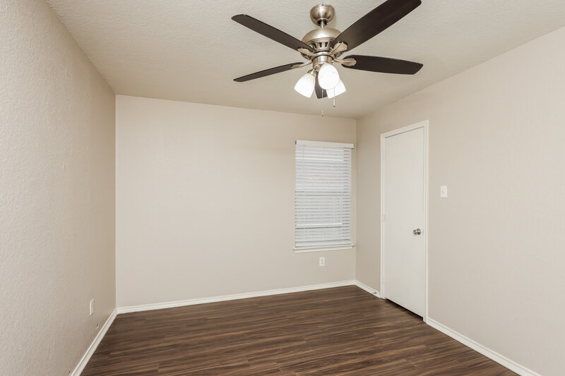 2,140/Mo, 1011 Caliente Dr Grand Prairie, TX 75052 Bedroom View