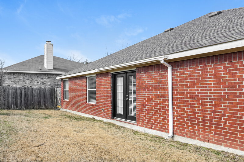 2,140/Mo, 1011 Caliente Dr Grand Prairie, TX 75052 Rear View