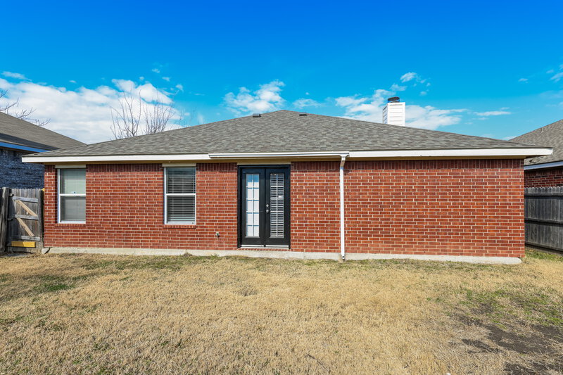 2,140/Mo, 1011 Caliente Dr Grand Prairie, TX 75052 Rear View 2