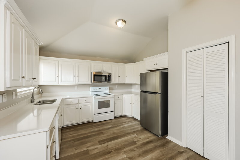 2,015/Mo, 5117 Foard St Fort Worth, TX 76119 Kitchen View