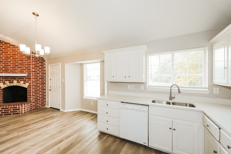 2,015/Mo, 5117 Foard St Fort Worth, TX 76119 Kitchen View 2