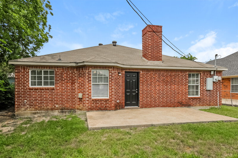 2,015/Mo, 5117 Foard St Fort Worth, TX 76119 Rear View 2