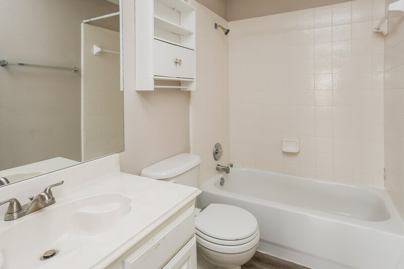 2,650/Mo, 2521 Greenhaven Dr Burleson, TX 76028 Main Bathroom View