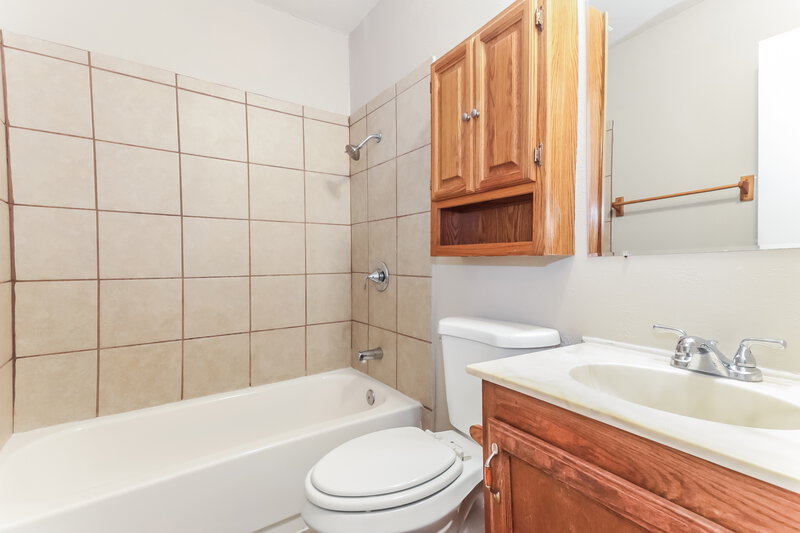 1,850/Mo, 5916 Cedar Lane Rowlett, TX 75089 Bathroom View