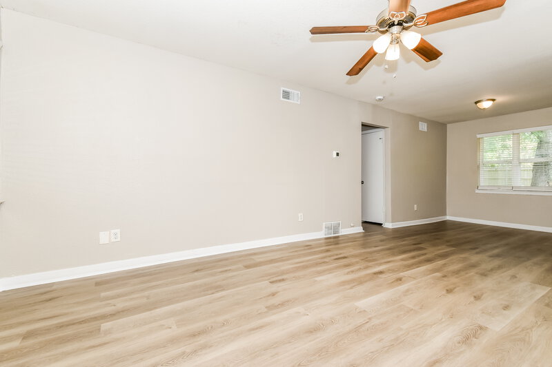 1,740/Mo, 1513 Delmar Dr Garland, TX 75040 Living Room View